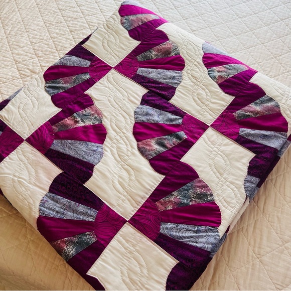 Vintage From 1970’s  Handmade King  Fan Quilt – 105” x 100” - Picture 13 of 14